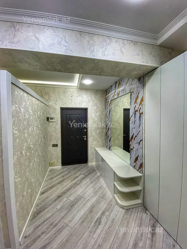 Satılır 3 otaqlı yeni tikili 82 m²