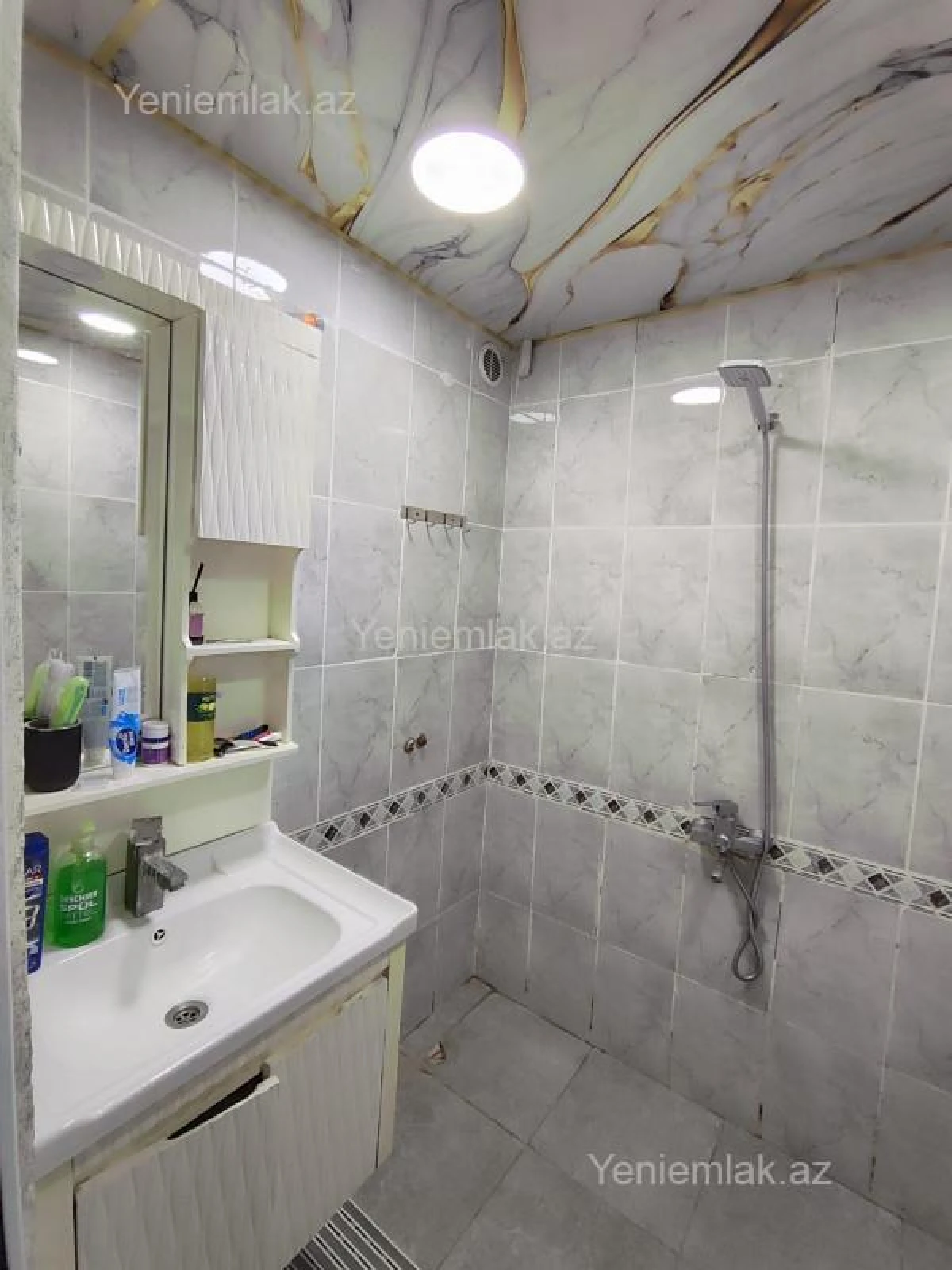 Satılır 4 otaqlı köhnə tikili 88 m²