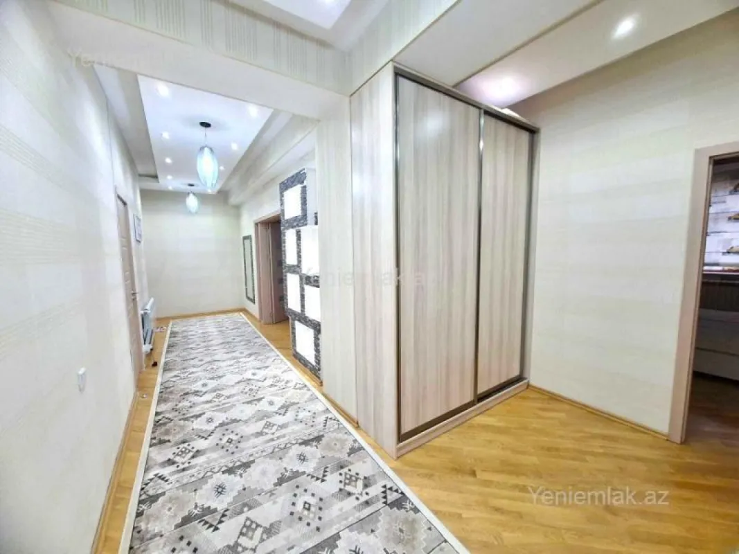 Satılır 3 otaqlı yeni tikili 130 m²