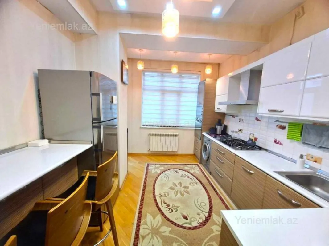 Satılır 3 otaqlı yeni tikili 130 m²