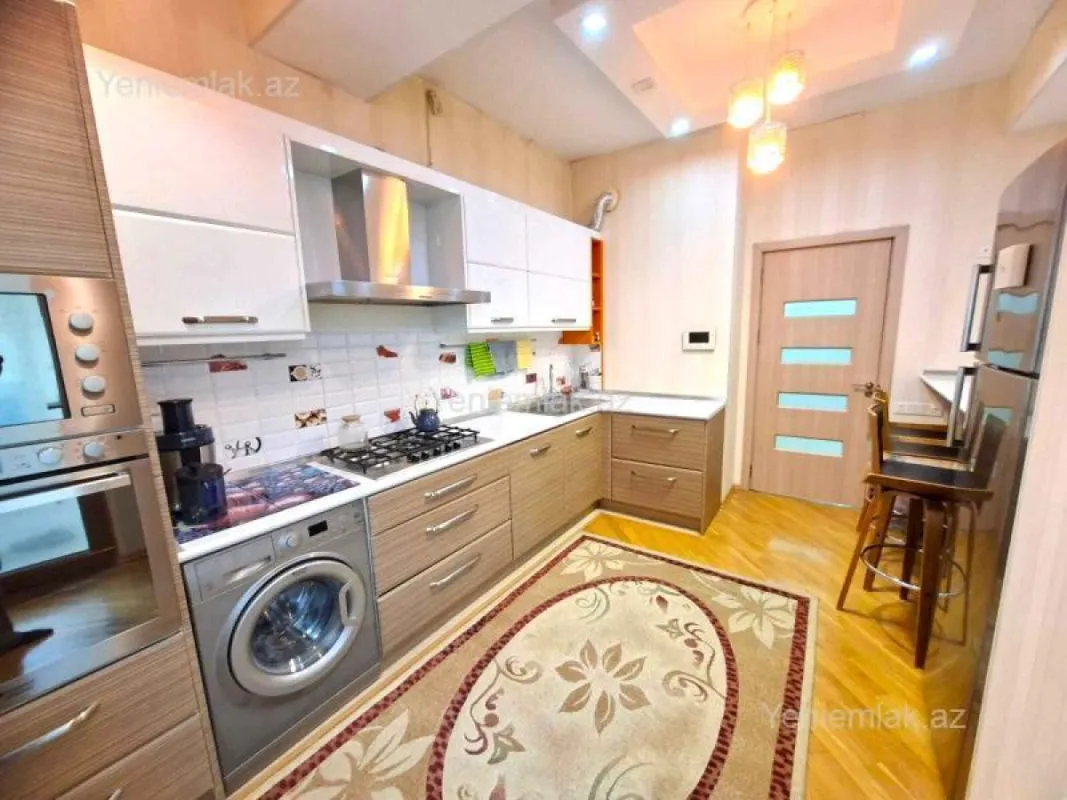 Satılır 3 otaqlı yeni tikili 130 m²