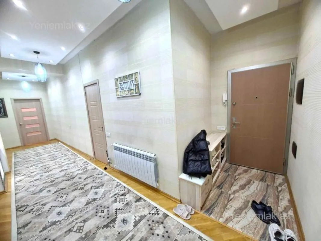 Satılır 3 otaqlı yeni tikili 130 m²