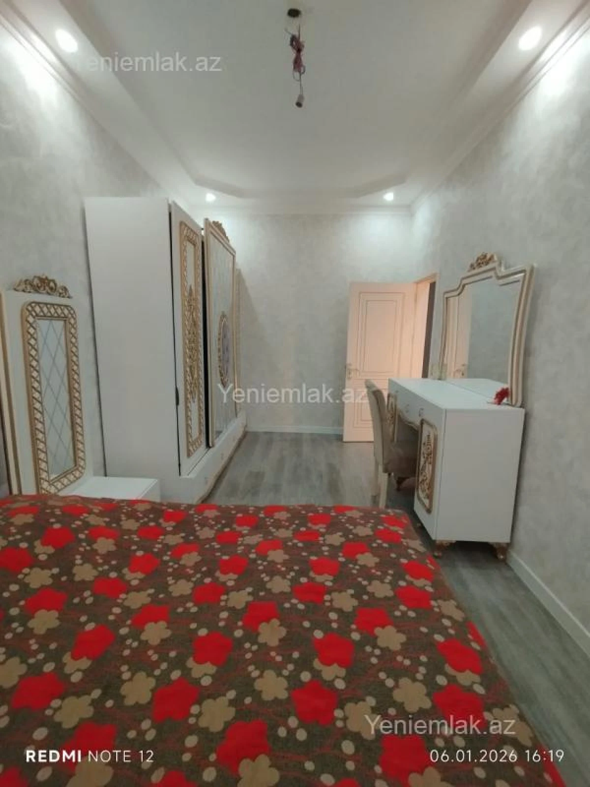 Satılır 5 otaqlı həyət evi 160 m²