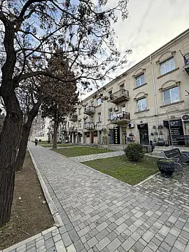 Satılır 3 otaqlı köhnə tikili 70 m²