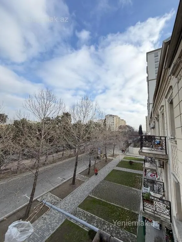 Satılır 3 otaqlı köhnə tikili 70 m²