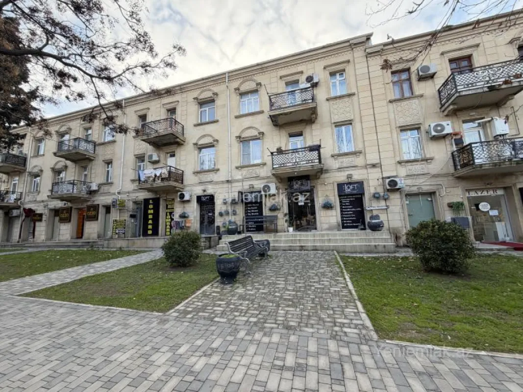 Satılır 3 otaqlı köhnə tikili 70 m²