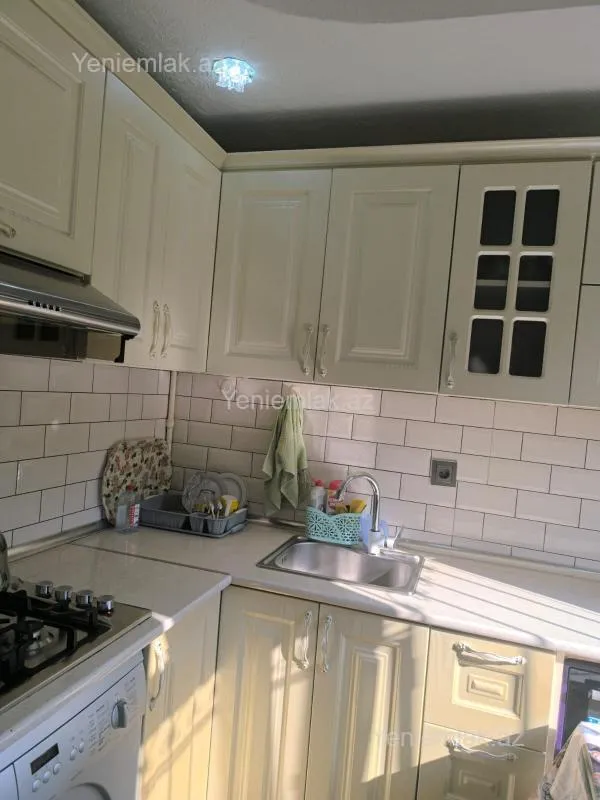 Satılır 3 otaqlı köhnə tikili 80 m²