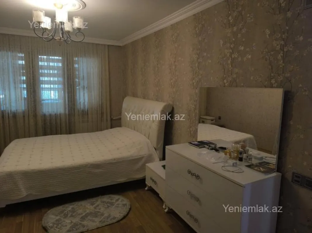 Satılır 3 otaqlı köhnə tikili 80 m²