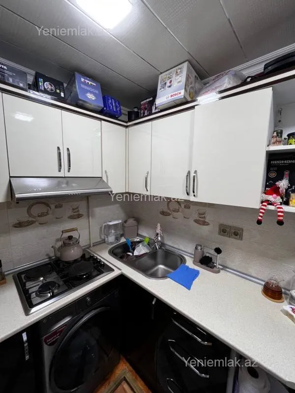 Satılır 2 otaqlı köhnə tikili 52 m²