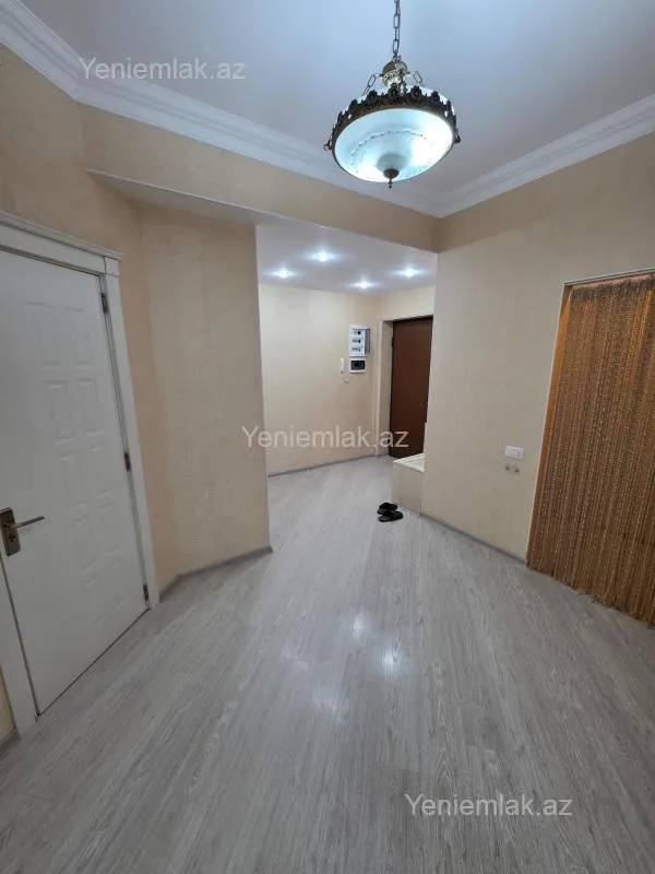 Satılır 3 otaqlı yeni tikili 136 m²