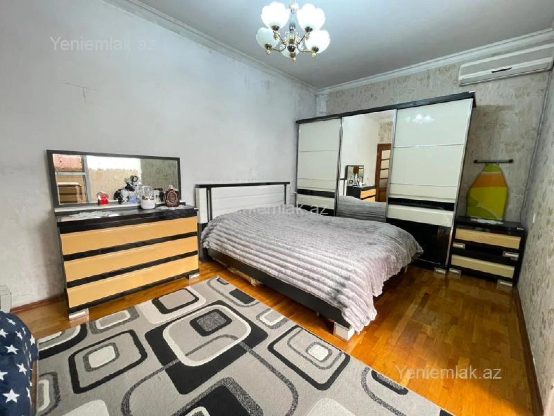 Satılır 2 otaqlı köhnə tikili 55 m²