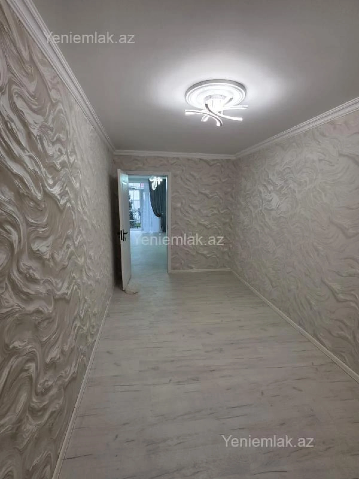 Satılır 2 otaqlı köhnə tikili 53 m²