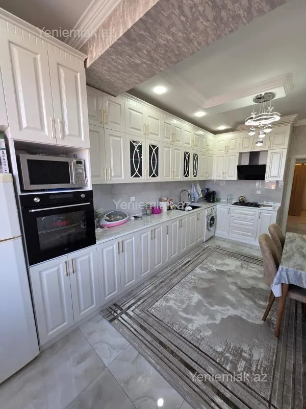 Satılır 3 otaqlı yeni tikili 130 m²