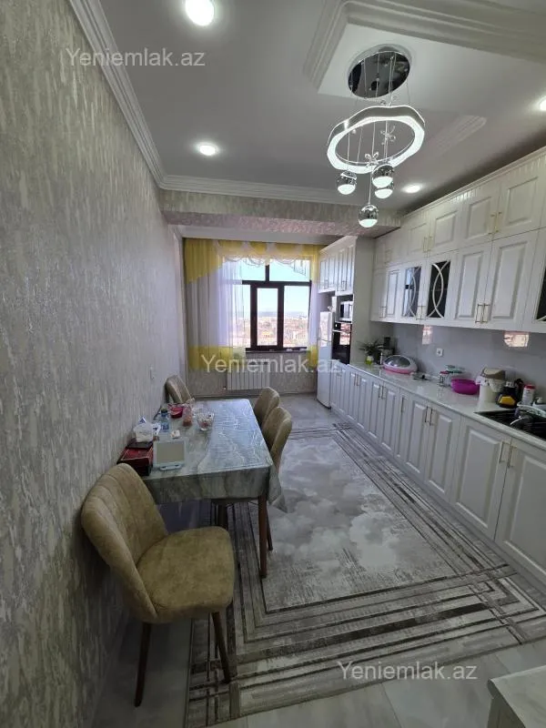 Satılır 3 otaqlı yeni tikili 130 m²