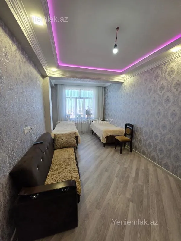 Satılır 3 otaqlı yeni tikili 130 m²