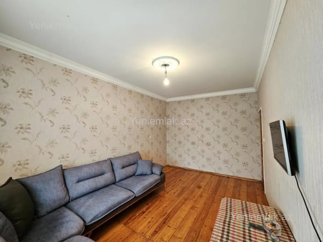 Satılır 4 otaqlı köhnə tikili 110 m²