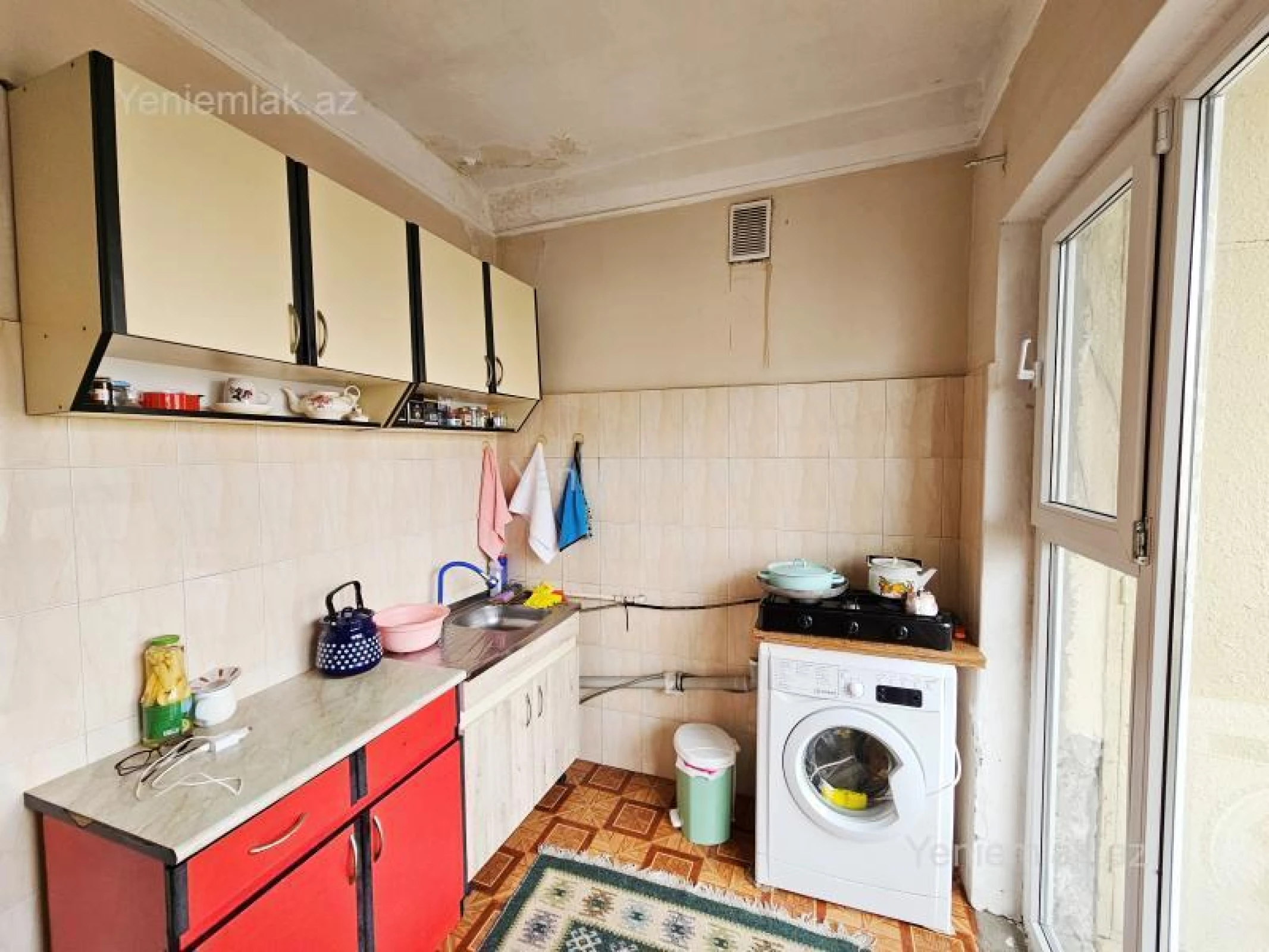 Satılır 4 otaqlı köhnə tikili 110 m²