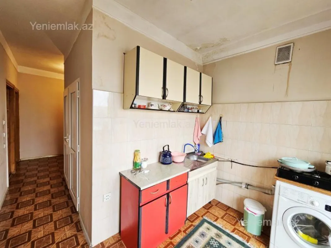 Satılır 4 otaqlı köhnə tikili 110 m²