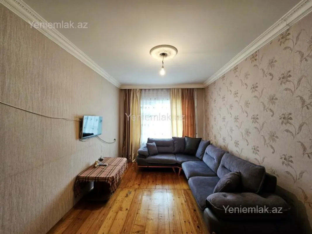 Satılır 4 otaqlı köhnə tikili 110 m²