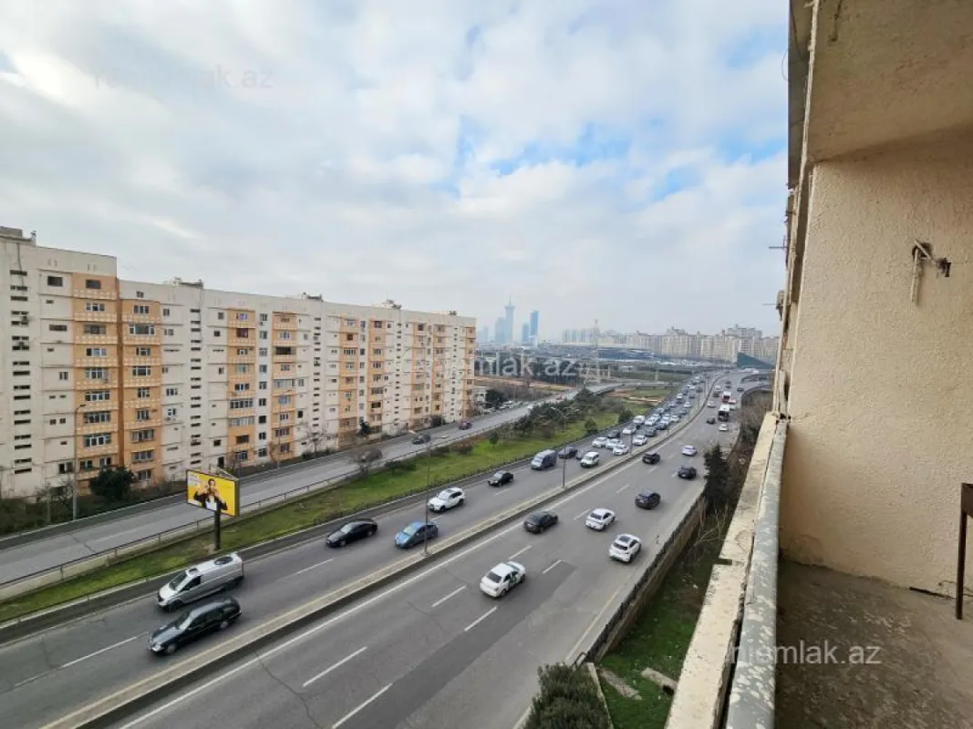 Satılır 4 otaqlı köhnə tikili 110 m²