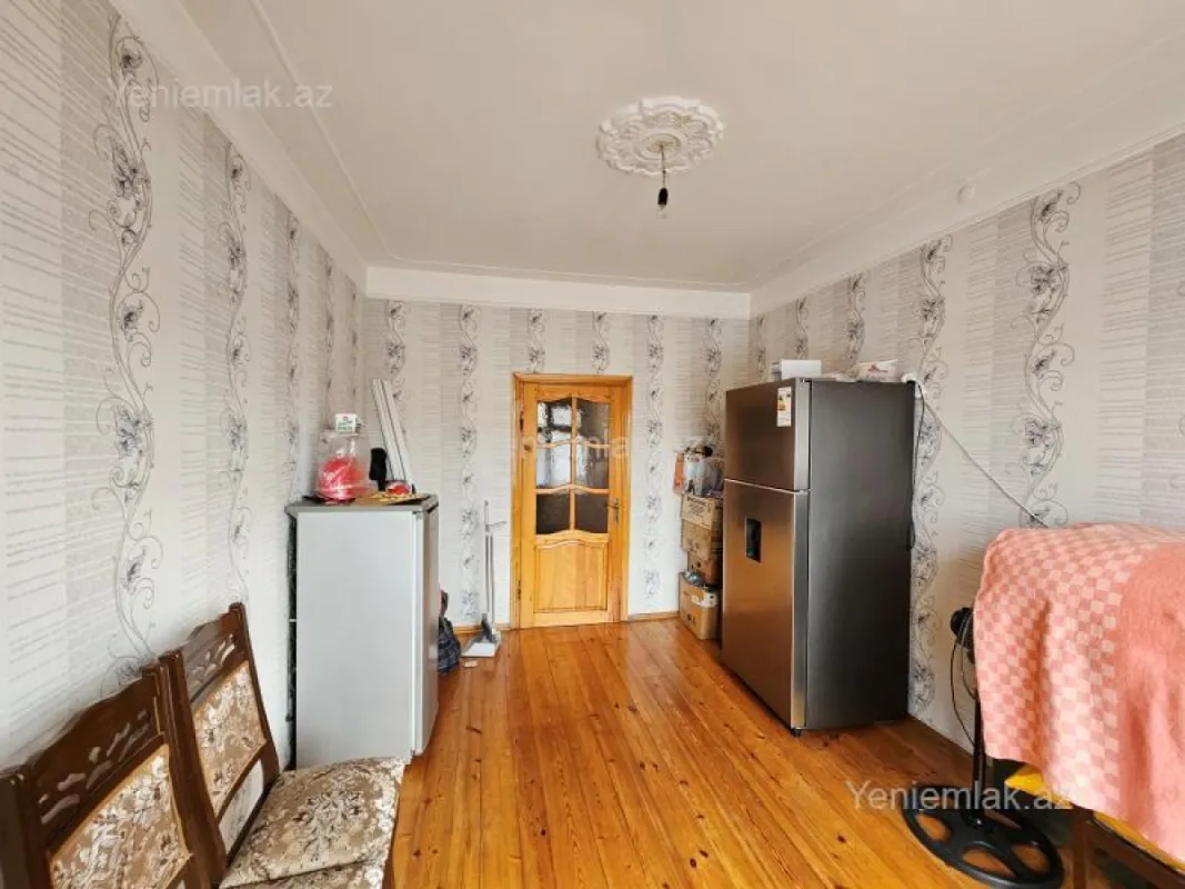 Satılır 4 otaqlı köhnə tikili 110 m²