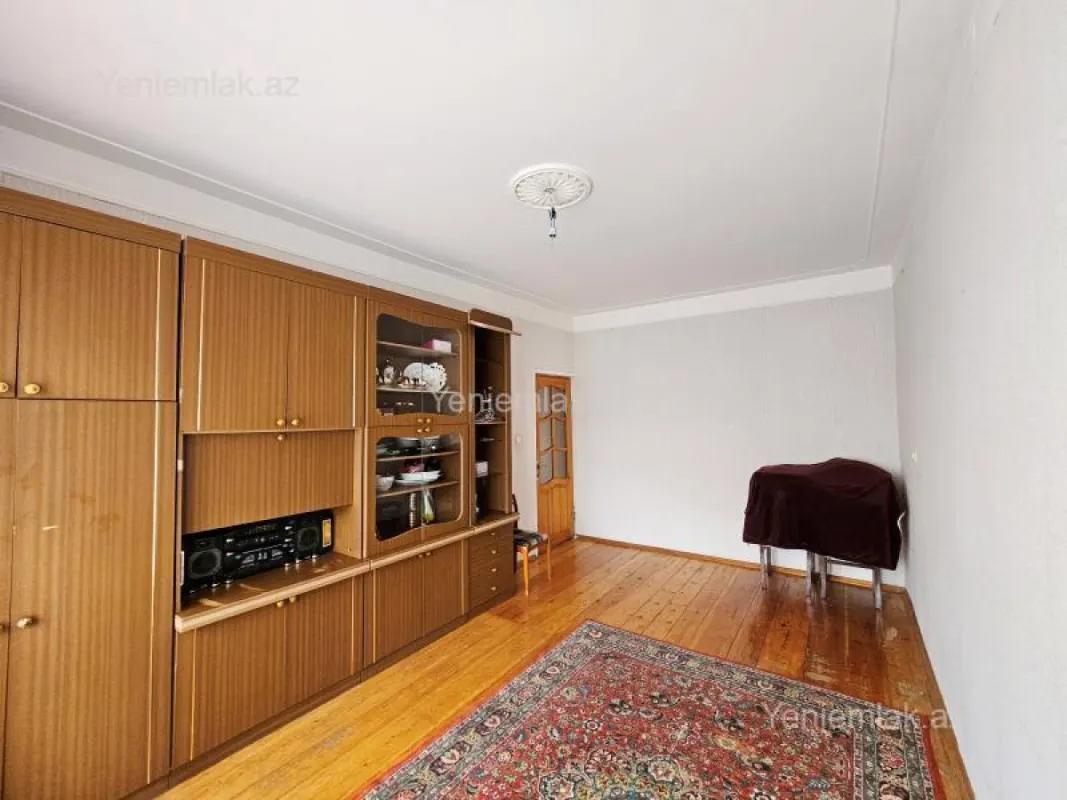 Satılır 4 otaqlı köhnə tikili 110 m²