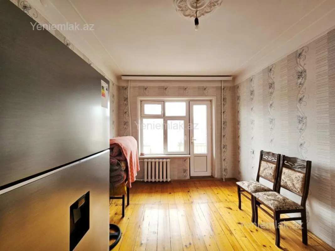 Satılır 4 otaqlı köhnə tikili 110 m²