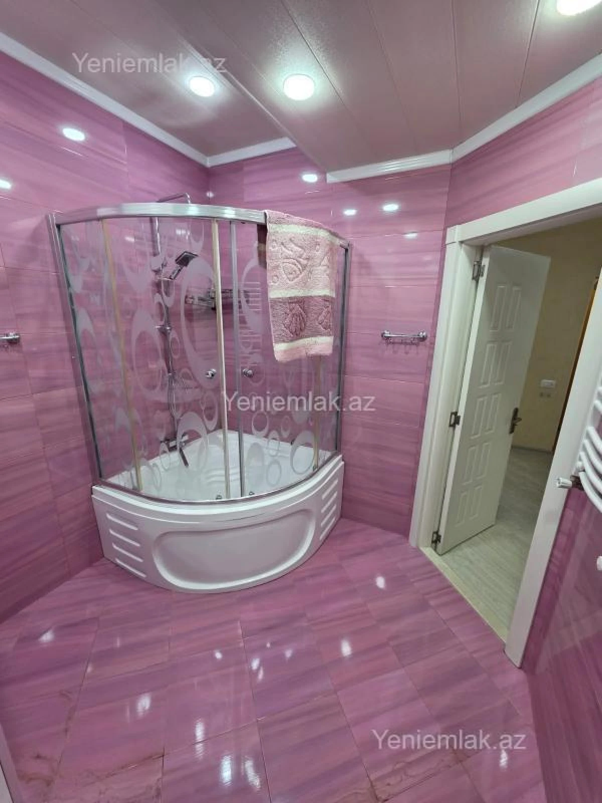 Satılır 3 otaqlı yeni tikili 136 m²