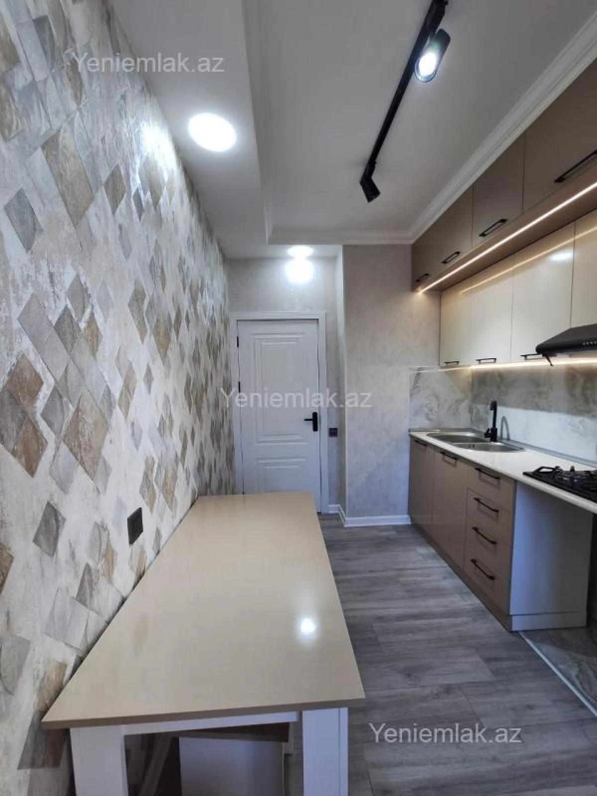 Satılır 3 otaqlı köhnə tikili 69 m²