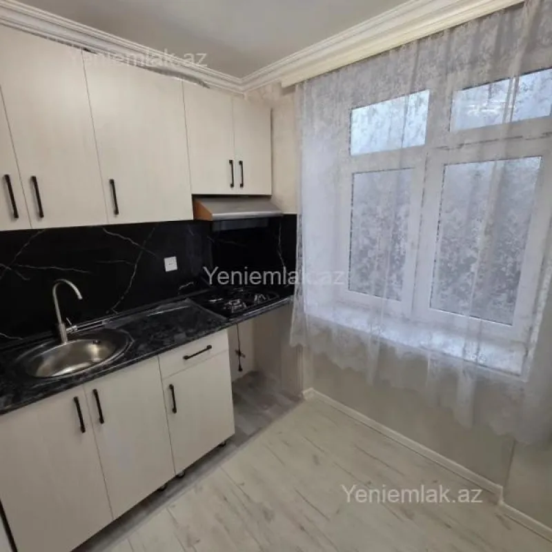 Satılır 2 otaqlı köhnə tikili 50 m²