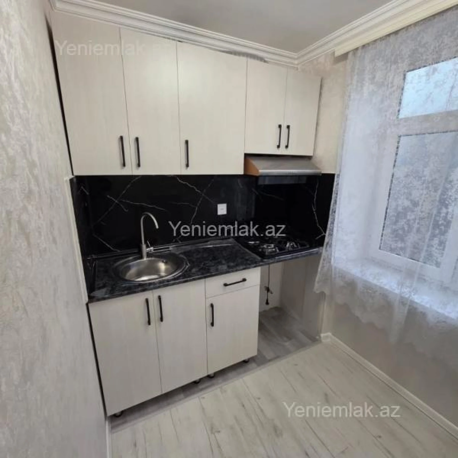 Satılır 2 otaqlı köhnə tikili 50 m²