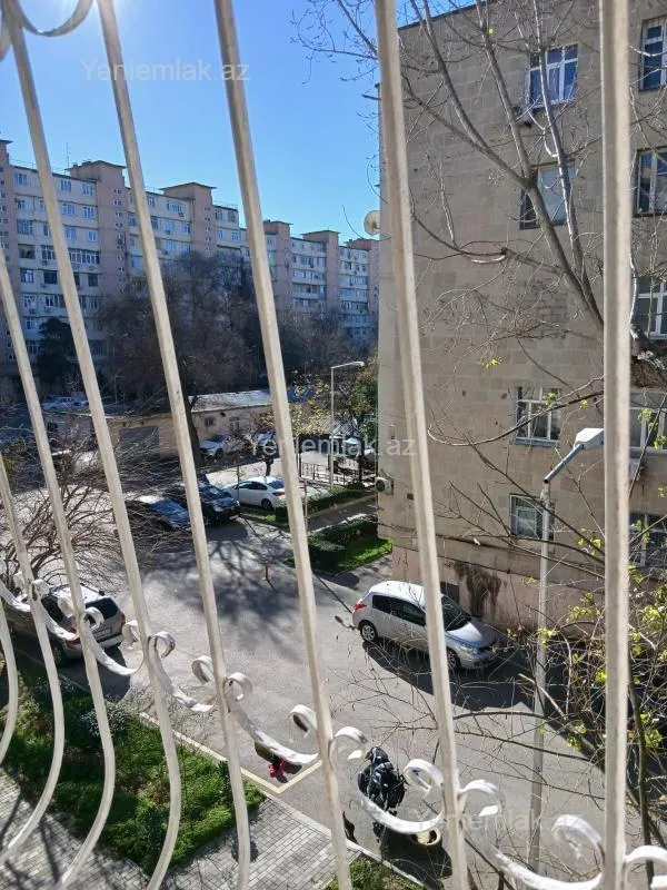 Satılır 5 otaqlı köhnə tikili 120 m²