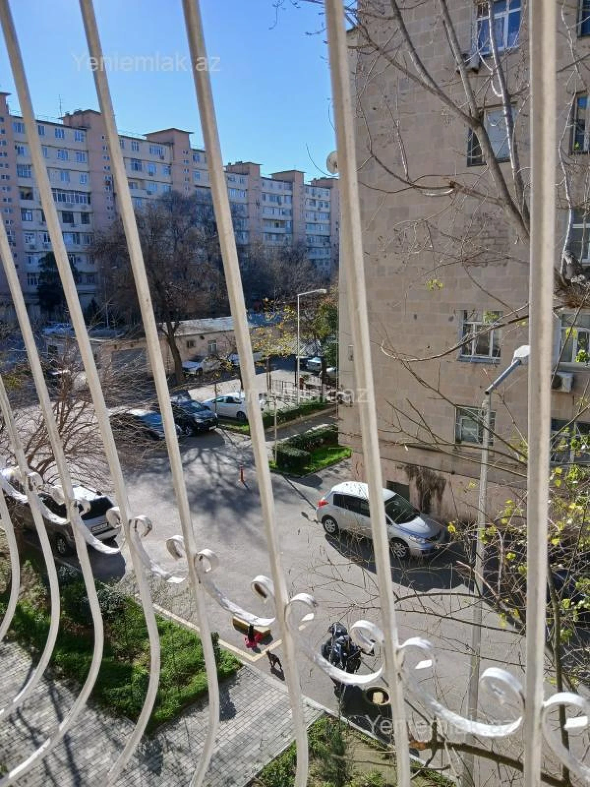 Satılır 5 otaqlı köhnə tikili 120 m²