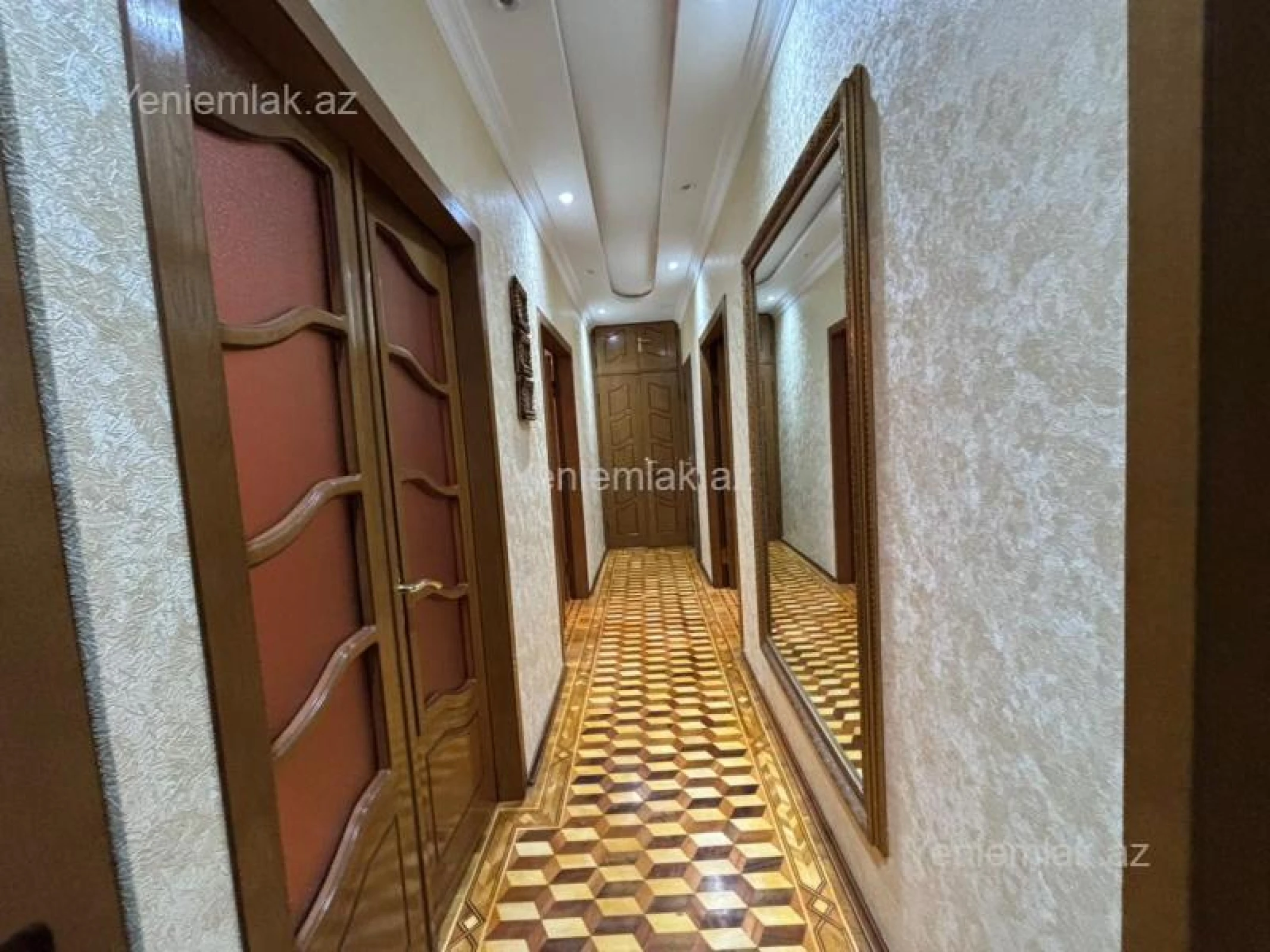 Satılır 5 otaqlı köhnə tikili 110 m²