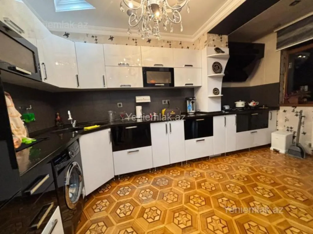 Satılır 5 otaqlı köhnə tikili 110 m²