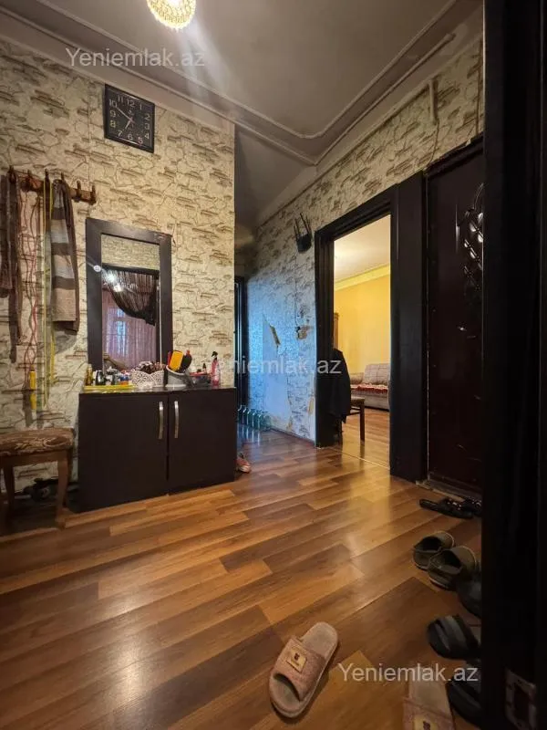 Satılır 2 otaqlı köhnə tikili 65 m²