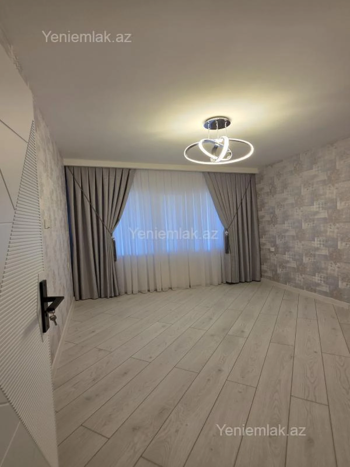 Satılır 2 otaqlı köhnə tikili 65 m²