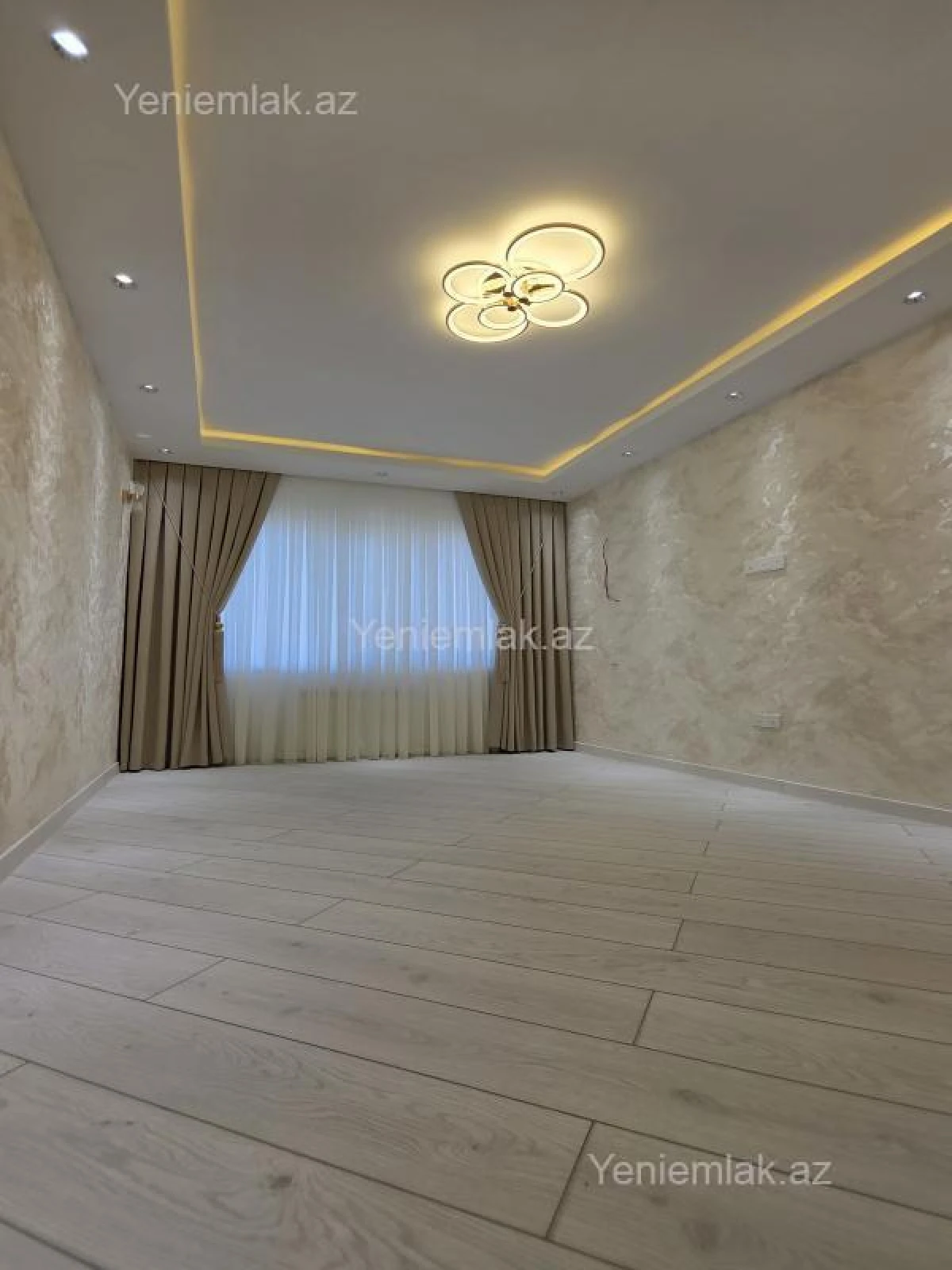 Satılır 2 otaqlı köhnə tikili 65 m²