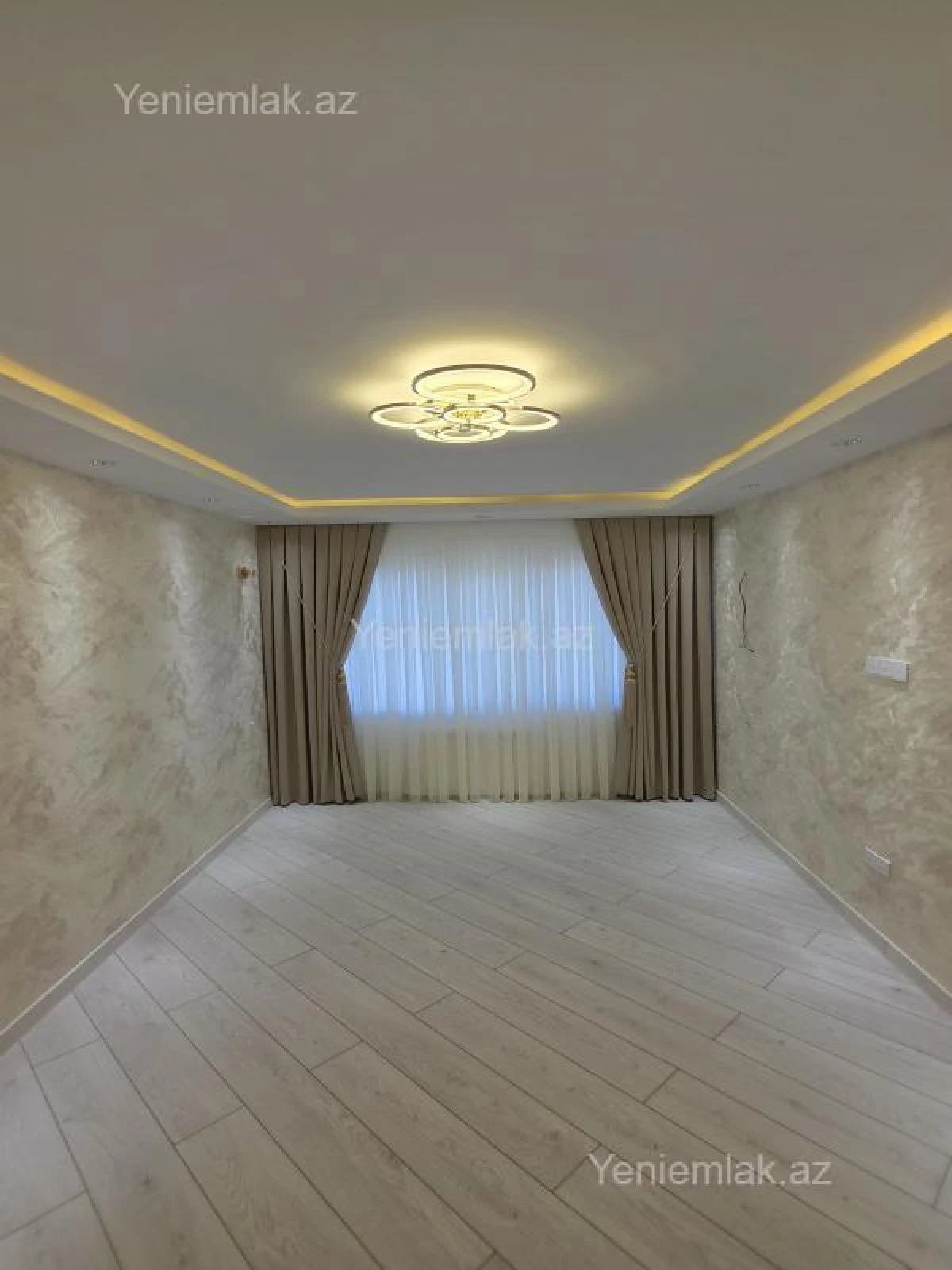 Satılır 2 otaqlı köhnə tikili 65 m²