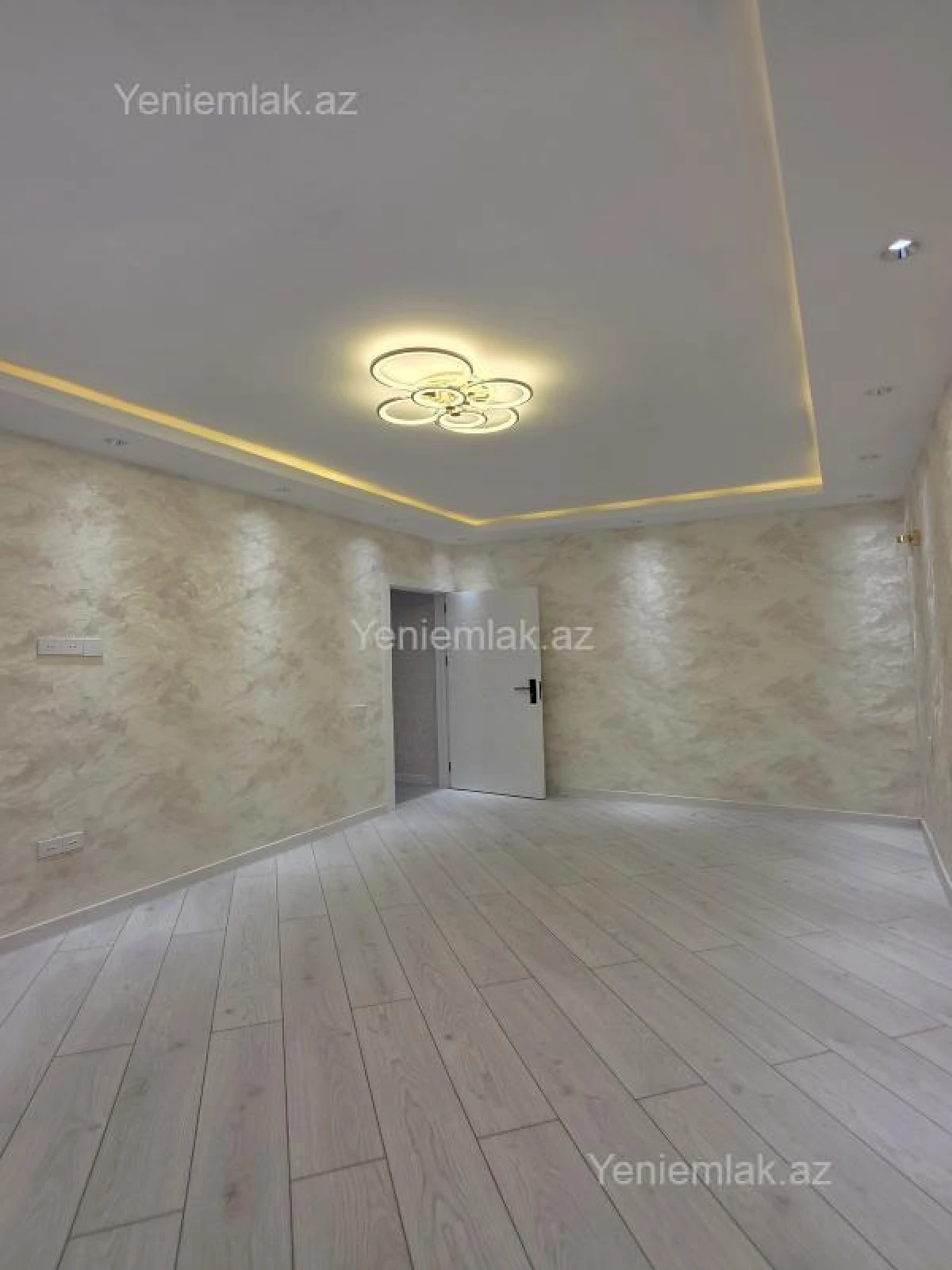 Satılır 2 otaqlı köhnə tikili 65 m²