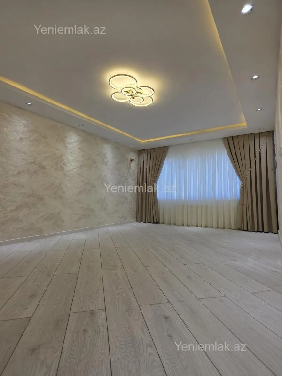 Satılır 2 otaqlı köhnə tikili 65 m²