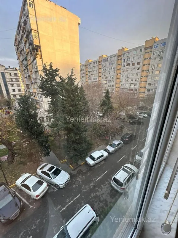 Satılır 2 otaqlı köhnə tikili 55 m²