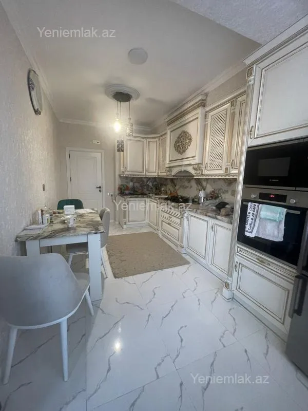 Satılır 4 otaqlı yeni tikili 140 m²