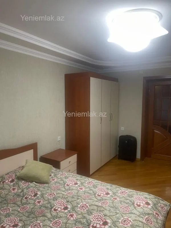 Satılır 3 otaqlı köhnə tikili 90 m²