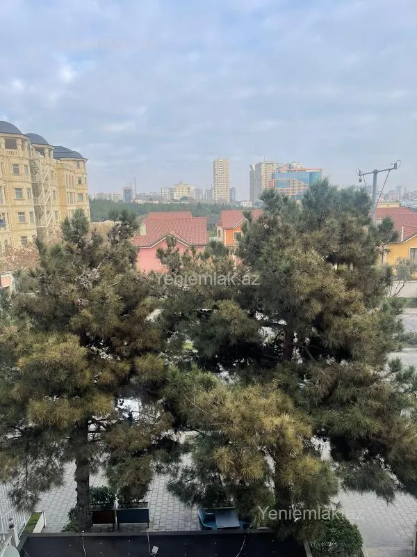Satılır 3 otaqlı köhnə tikili 90 m²
