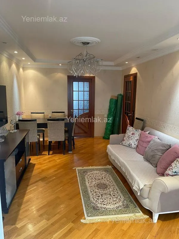 Satılır 3 otaqlı köhnə tikili 90 m²