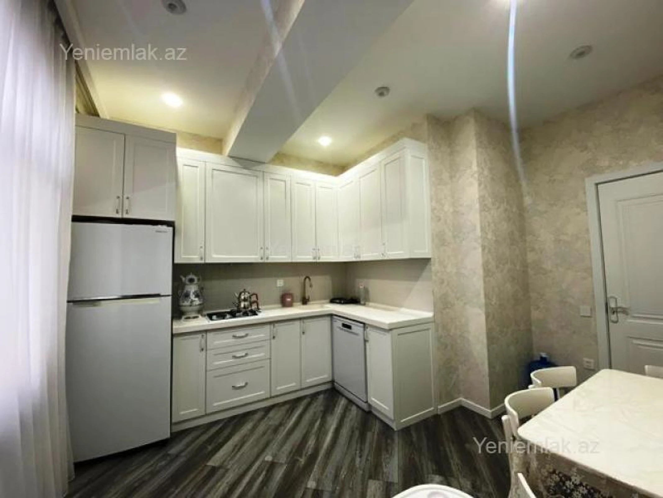 Satılır 2 otaqlı yeni tikili 75 m²