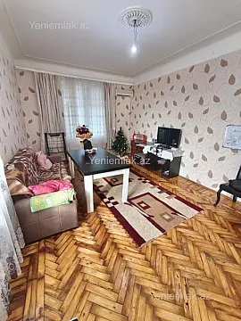 Satılır 2 otaqlı köhnə tikili 55 m²