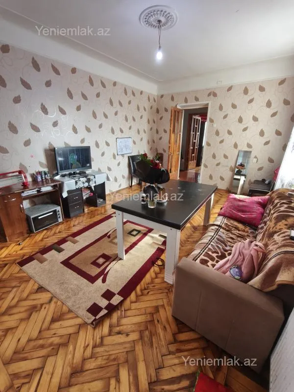 Satılır 2 otaqlı köhnə tikili 55 m²
