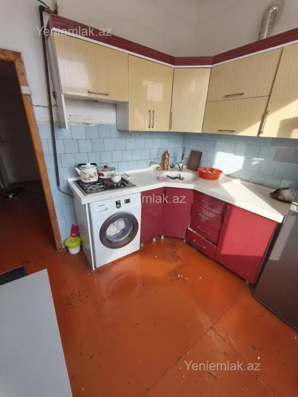 Satılır 2 otaqlı köhnə tikili 55 m²